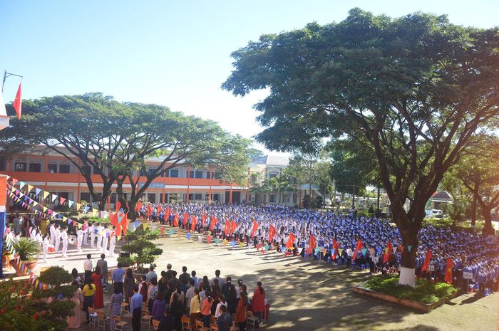 Khuôn viên Trường THCS Nguyễn Du - Di Linh