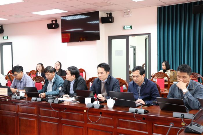 Phóng viên các cơ quan báo chí tham dự hội nghị