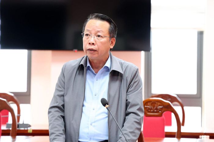 Đồng chí Nguyễn Trung Hiếu, Tỉnh ủy viên, Phó Trưởng Ban Thường trực Ban Nội chính Tỉnh ủy thông tin đến báo chí các vấn đề liên quan