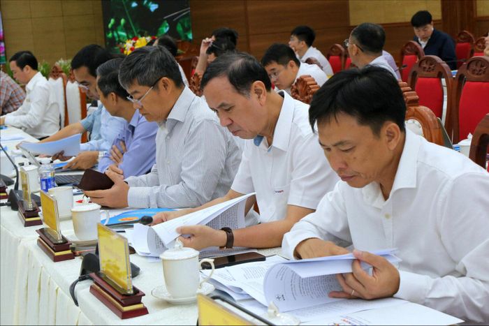 Đại diện các thành viên Đoàn công tác Bộ Công thương tham dự buổi làm việc