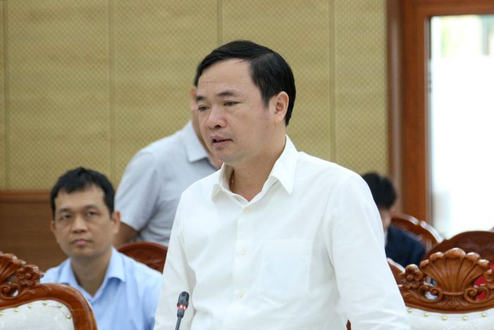 Ông Đặng Hải Anh, Phó Vụ trưởng Vụ Dầu khí và Than (Bộ Công thương) đề xuất giải pháp tháo gỡ khó khăn các dự án tại buổi làm việc