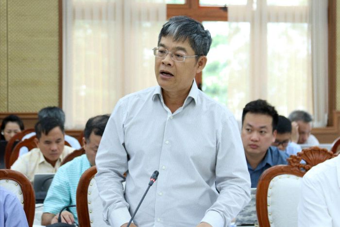 Ông Nguyễn Tài Anh, Phó Giám đốc EVN đề xuất giải pháp tại buổi làm việc