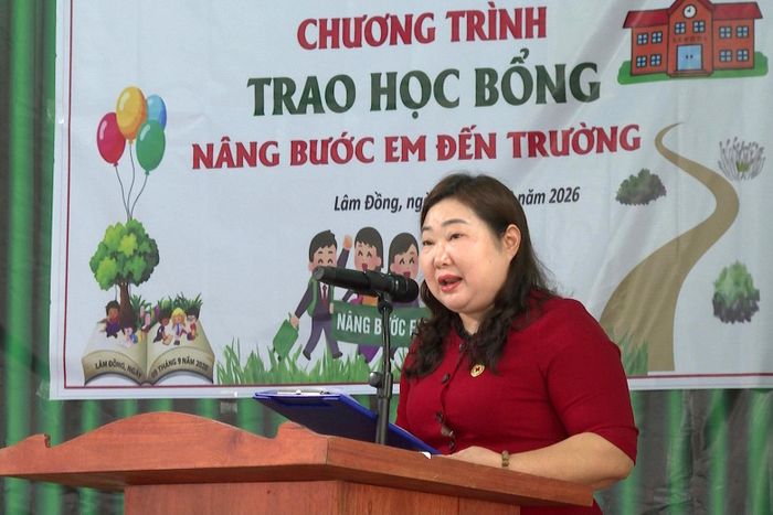 Chủ tịch Hội Chữ thập đỏ tỉnh Lâm Đồng Nguyễn Thị Chín trân trọng cảm ơn sự chung tay của các nhà tài trợ, chính quyền địa phương và nhà trường đã nỗ lực thực hiện tốt chương trình