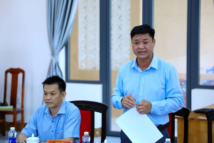 Chủ tịch UBND xã Quảng Hòa Hoàng Trung Diện báo cáo kết quả thực hiện các chương trình MTQG tại địa phương