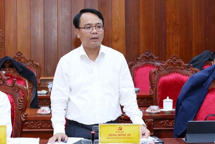 Đồng chí Đặng Hồng Sỹ, Phó Bí thư Thường trực Tỉnh ủy Lâm Đồng phát biểu tại hội nghị