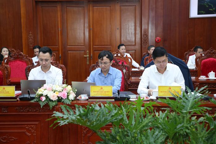 Các thành viên Đoàn Kiểm tra, giám sát dự hội nghị
