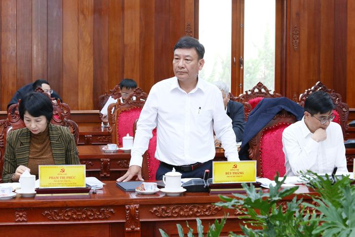 Đồng chí Bùi Thắng, Phó Bí thư Tỉnh ủy phát biểu ý kiến tại hội nghị
