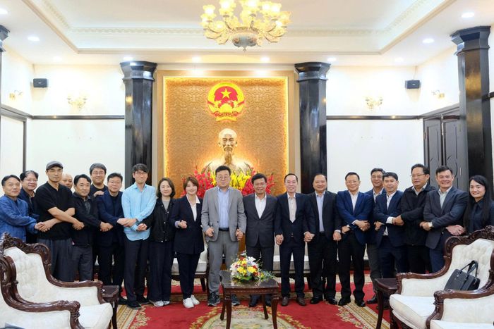 Đoàn đại biểu tỉnh Lâm Đồng và Đoàn đại biểu Hội Nhà báo Hàn Quốc chụp ảnh lưu niệm
