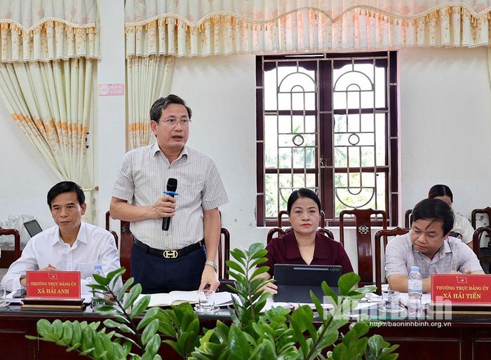 Đồng chí Bí thư Đảng ủy xã Hải Anh phát biểu tại buổi làm việc.