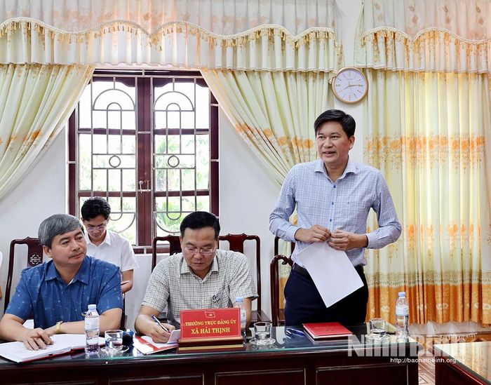 Đồng chí Bí thư Đảng ủy xã Hải Thịnh phát biểu tại buổi làm việc.