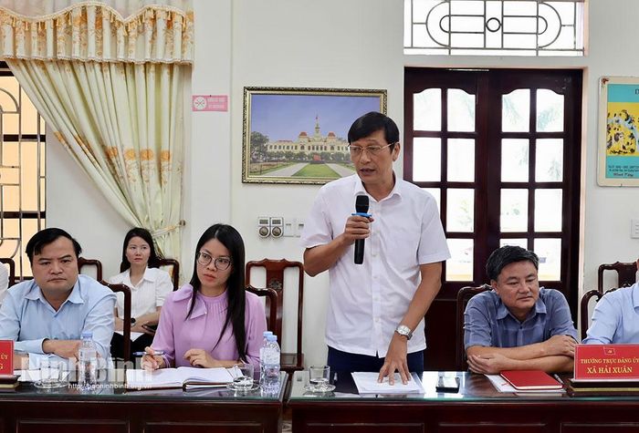 Lãnh đạo xã Hải Xuân phát biểu tại buổi làm việc.