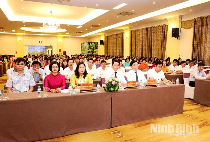 Các đại biểu dự hội nghị.
