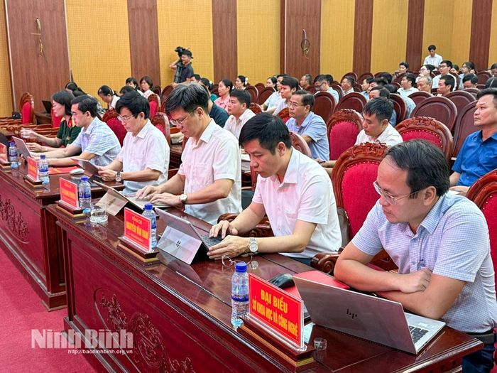 Các đại biểu dự hội nghị.