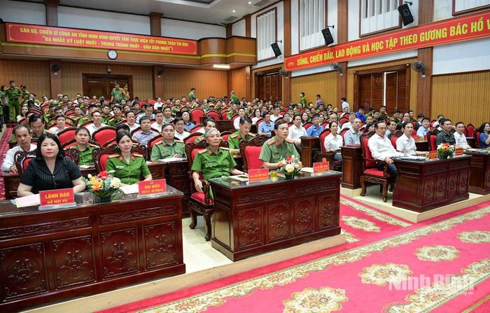 Các đại biểu dự hội nghị.