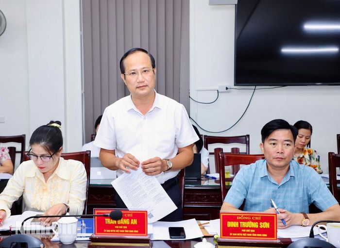 Đồng chí Trần Đăng An, Phó Chủ tịch Ủy ban MTTQ Việt Nam tỉnh phát biểu tại hội nghị.