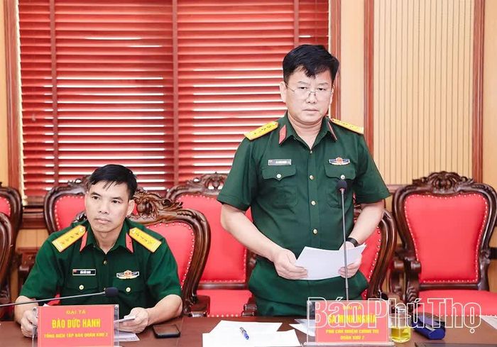 Đại tá Sa Minh Nghĩa - Phó Chủ nhiệm chính trị Quân khu 2 phát biểu tại hội nghị ký kết.