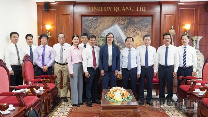 Đại biểu chụp ảnh lưu niệm - Ảnh: Q.V