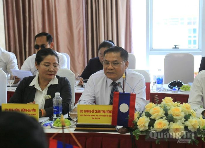 Đồng chí Thong-đì Chăn-thạ-vông, Chủ tịch Mặt trận Lào xây dựng đất nước tỉnh Sả-lạ-văn phát biểu tại buổi hội đàm - Ảnh: N.L