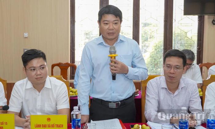 Đại diện lãnh đạo UBND xã Bố Trạch báo cáo tại buổi làm việc - Ảnh: N.H