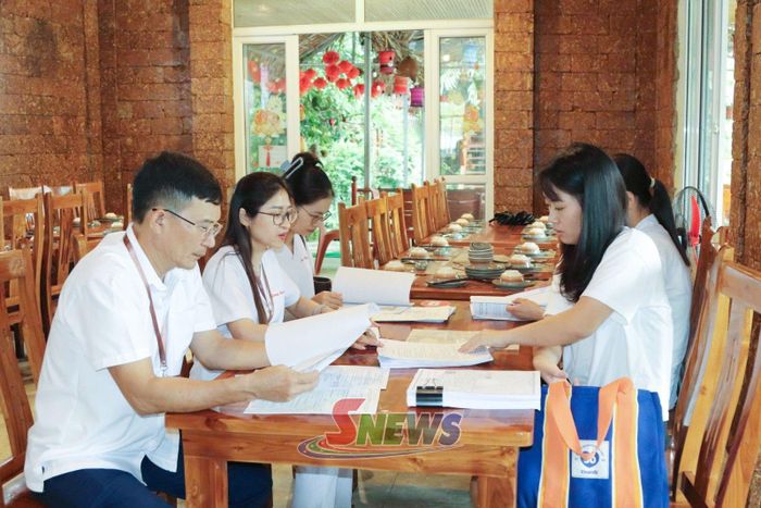 Trạm Y tế phường Mộc Sơn kiểm tra điều kiện kinh doanh tại các nhà hàng.