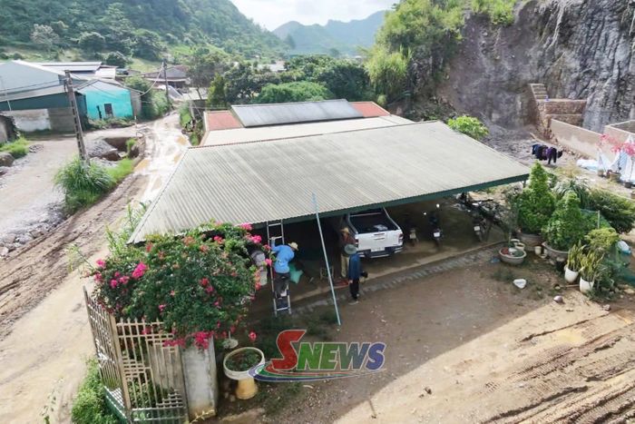 Nhân dân tháo dỡ tài sản để triển khai dự án đường trục chính đô thị - nội thị Mộc Châu.
