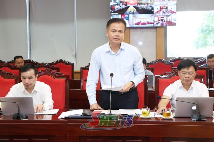 Đồng chí Giám đốc Sở Nông nghiệp và Môi trường báo cáo kết quả giải ngân các dự án do sở làm chủ đầu tư.