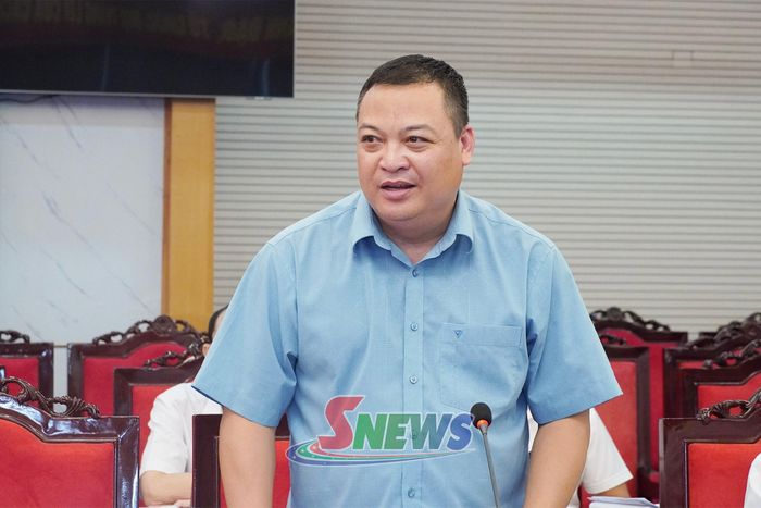Lãnh đạo UBND phường Chiềng Sinh báo cáo tại cuộc làm việc.