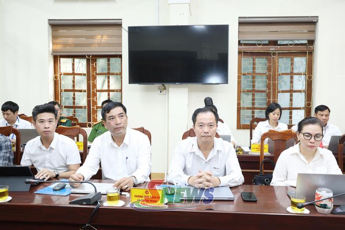 Các đại biểu dự cuộc làm việc.