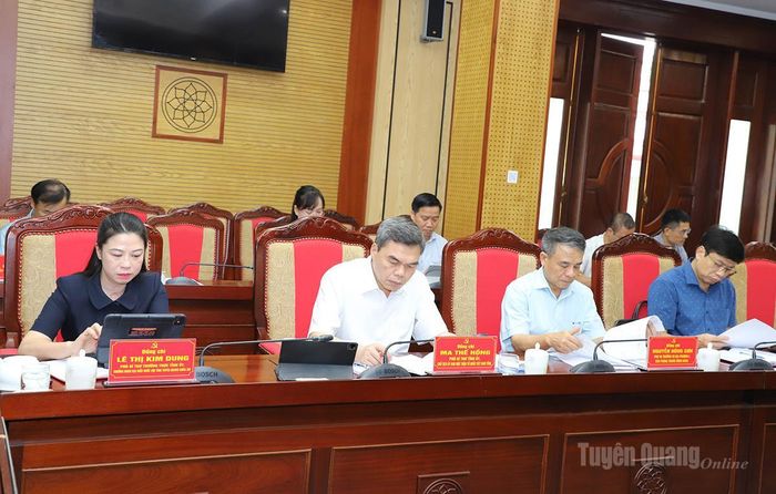 Các đồng chí Thường trực Tỉnh ủy dự hội nghị.