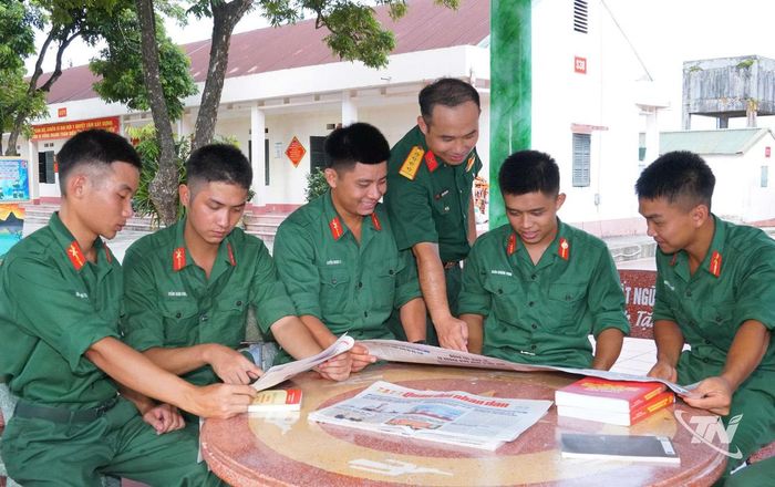 Giờ đọc sách, báo tại Tiểu đoàn 1, Lữ đoàn Pháo binh 382.
