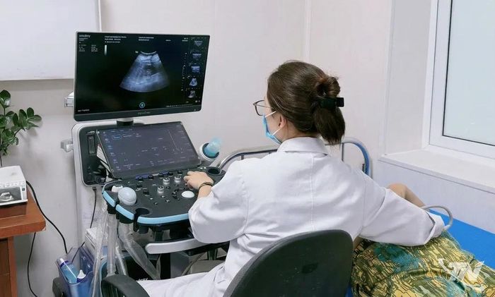 Lực lượng cán bộ y tế Thái Nguyên đã làm chủ nhiều kỹ thuật hiện đại, sử dụng thành thạo các thiết bị y tế thông minh.