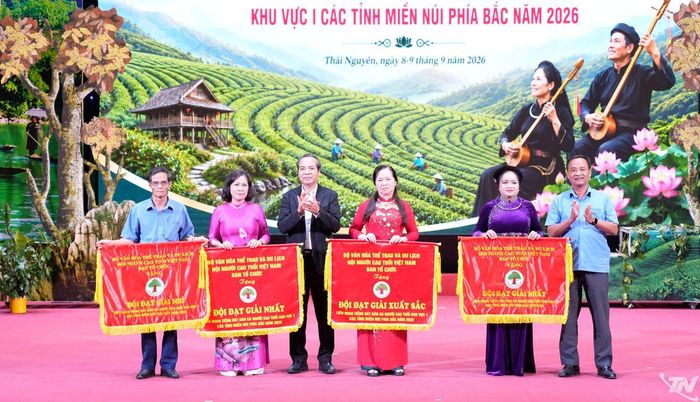 Đội thi của Hội Người cao tuổi tỉnh Thái Nguyên đoạt giải Xuất sắc toàn đoàn.
