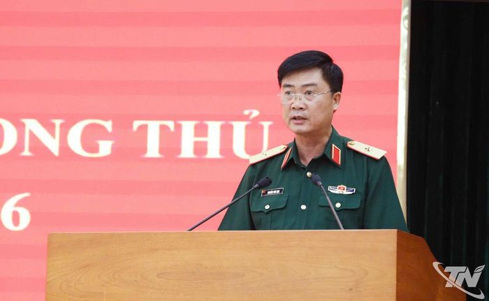 Thiếu tướng Nguyễn Văn Lịch, Phó Tư lệnh, Tham mưu trưởng Quân khu 1, phát biểu khai mạc Hội nghị.