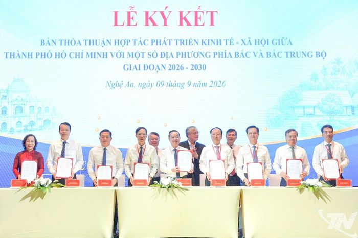 UBND TP.HCM và UBND 8 tỉnh, thành phố ký kết Thỏa thuận hợp tác phát triển kinh tế - xã hội giai đoạn 2026-2030.