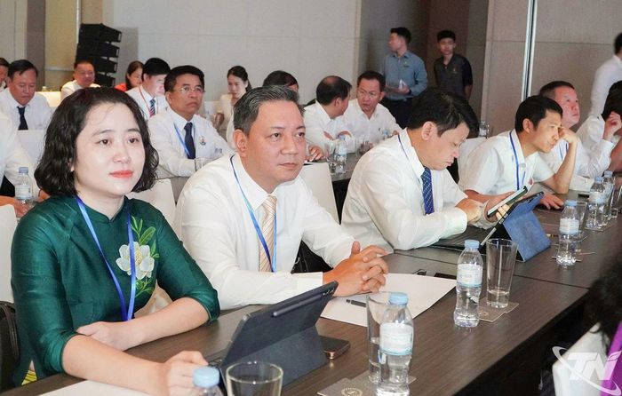 Đại biểu dự Hội nghị.