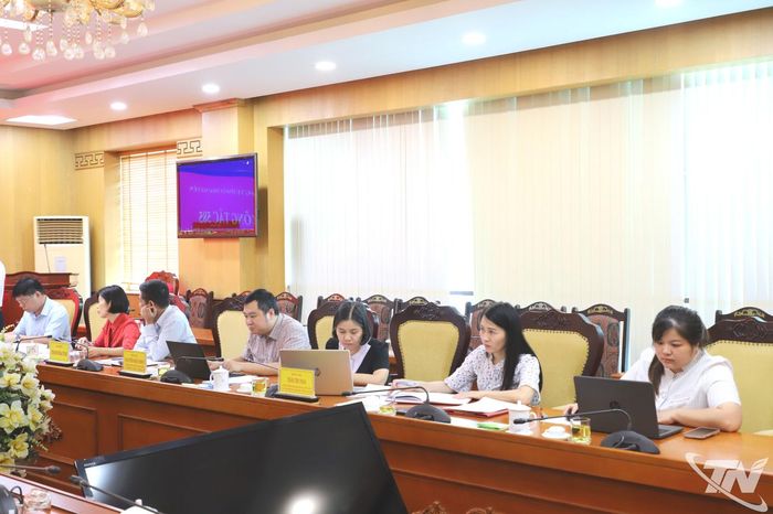 Đại biểu dự buổi làm việc.