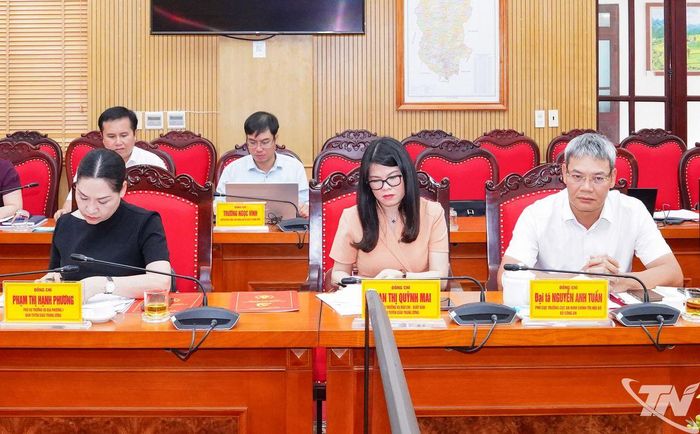 Các đại biểu dự buổi làm việc.