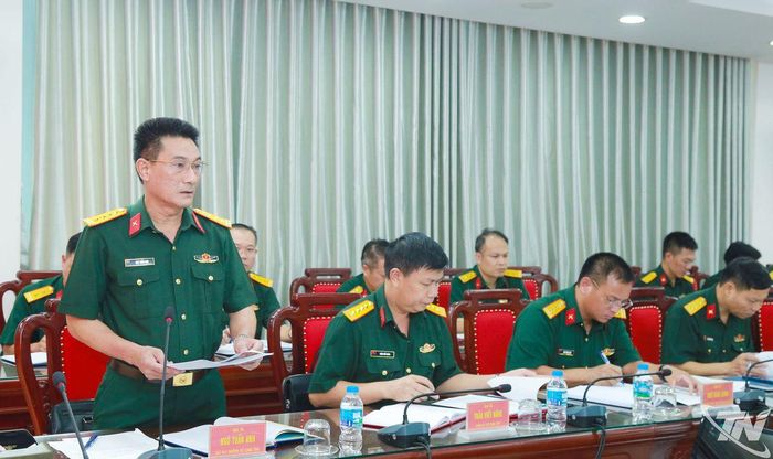Đại tá Ngô Tuấn Anh báo cáo kết quả thực hiện nhiệm vụ của Bộ CHQS tỉnh Thái Nguyên.