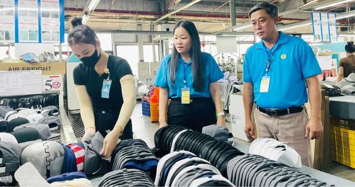 LĐLĐ thành phố nắm bắt tình hình việc làm, đời sống của người lao động tại doanh nghiệp.