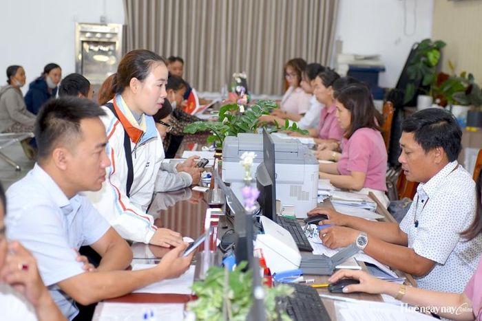 Giải quyết thủ tục hành chính tại xã Chân Mây - Lăng Cô.