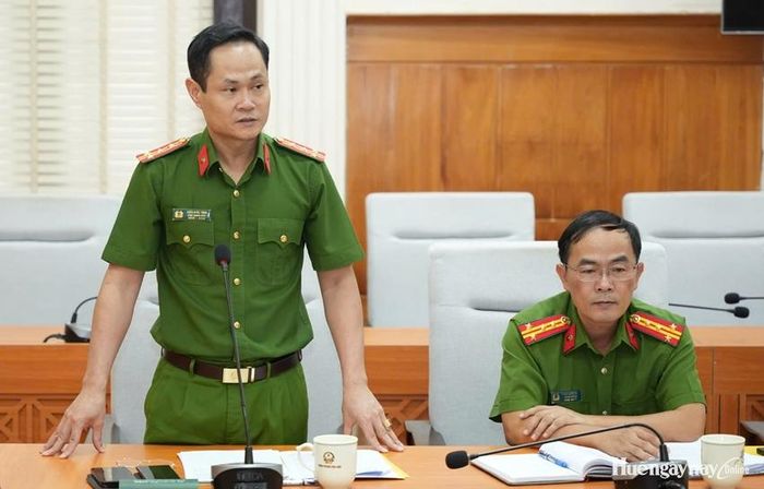 Đại diện Công an thành phố phát biểu tại cuộc họp 