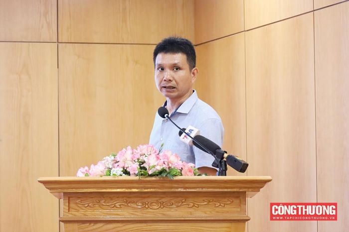 Ông Hà Đăng Sơn - Chủ tịch Trung tâm Nghiên cứu Năng lượng và Tăng trưởng xanh chia sẻ tại hội thảo