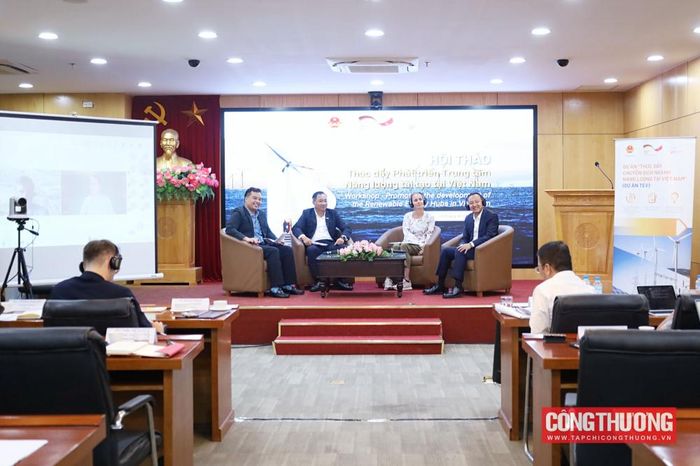 Các chuyên gia chia sẻ về việc làm thế nào để thúc đẩy phát triển Trung tâm Năng lượng tái tạo tại Việt Nam