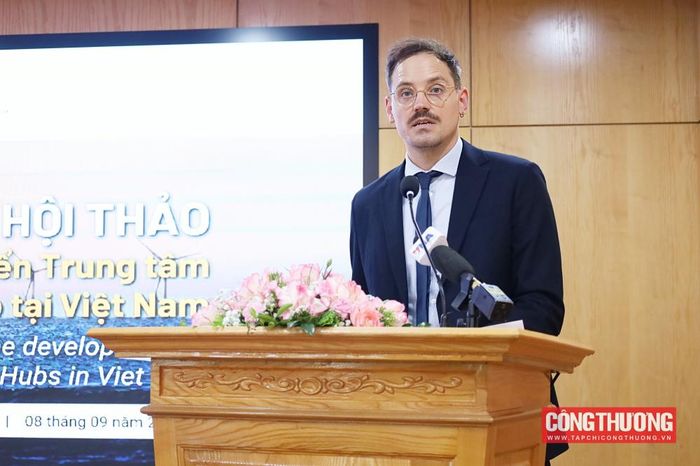 Ông Michael Lehmann - Bí thư thứ hai, Phó trưởng Bộ phận Hợp tác phát triển, Đại sứ quán CHLB Đức phát biểu tại hội thảo