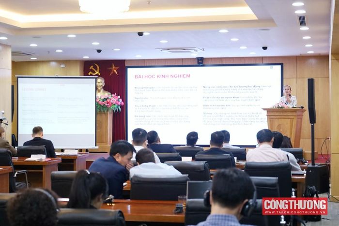 Bà Nethe Veje Laursen - Tham tán lĩnh vực Năng lượng và Khí hậu, Đại sứ quán Đan Mạch tại Việt Nam chia sẻ tại hội thảo