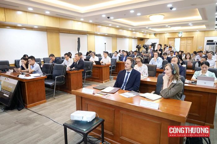 Hội thảo “Thúc đẩy phát triển Trung tâm Năng lượng tái tạo tại Việt Nam” được tổ chức nhằm đưa các trao đổi từ định hướng và khái niệm sang những vấn đề thực tiễn của quá trình triển khai, thông qua chia sẻ kinh nghiệm quốc tế và thảo luận giữa cơ quan quản lý, chuyên gia, doanh nghiệp, nhà đầu tư và các bên liên quan