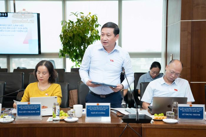 Ủy viên là Đại biểu quốc hội hoạt động chuyên trách tại Ủy ban Ngô Sỹ Cường nêu kiến nghị. Ảnh: quochoi.vn