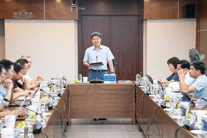 Phó Chủ nhiệm Ủy ban Khoa học, Công nghệ và Môi trường Tạ Đình Thi phát biểu tại cuộc làm việc. Ảnh: quochoi.vn