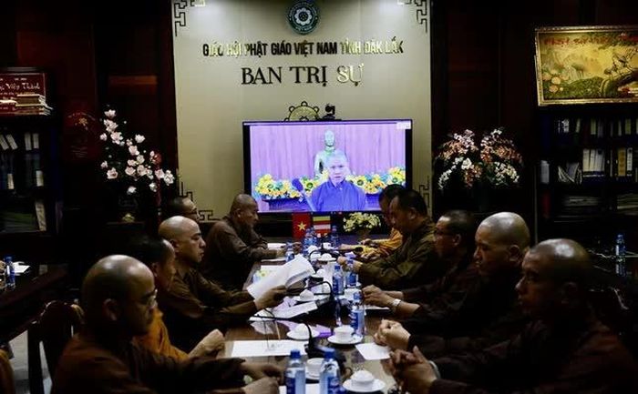Thượng tọa Thích Nguyên Minh đúc kết phiên họp