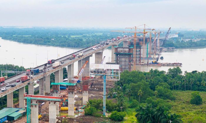 Thi công mở rộng cao tốc TP.HCM - Long Thành.